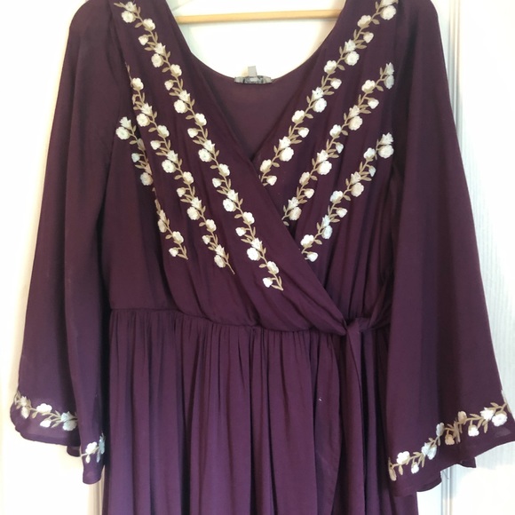 Beautiful purple maternity dress - Picture 3 of 3